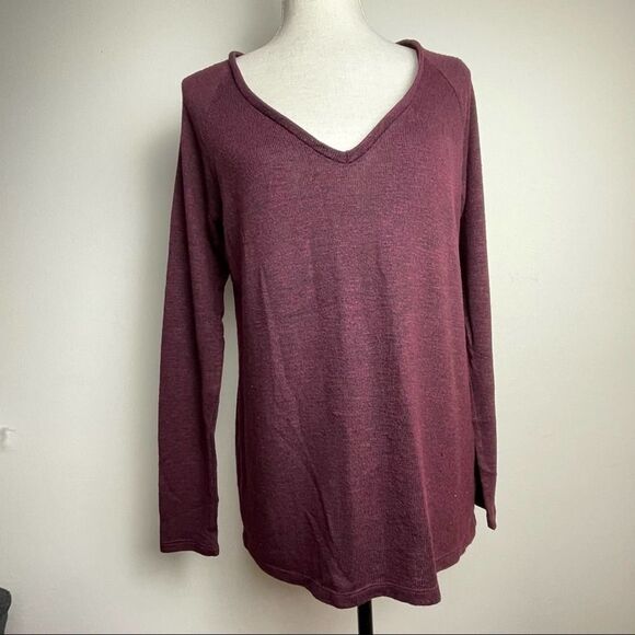 American Eagle Outfitters Solid Maroon Red V Neck Viscose Blend Sweater size M - Picture 11 of 11
